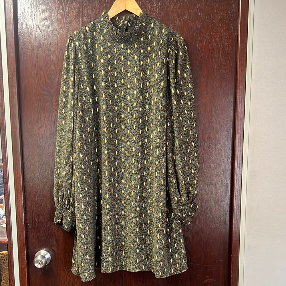 Elegant Long Sleeve Dress in green and gold 💖